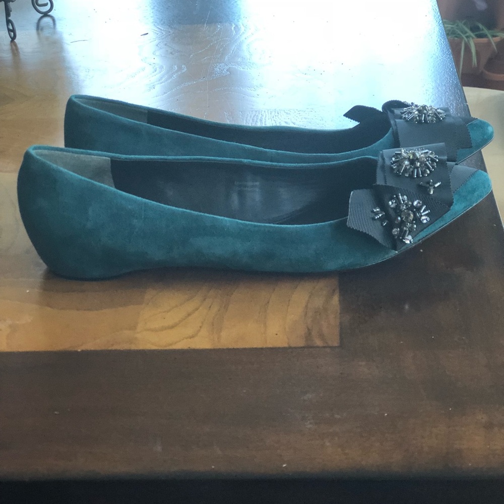 Very gently worn Vera Wang Teal Suede Flats Sz 8.5
